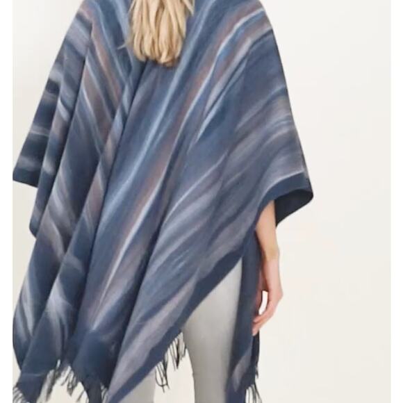 CHICO'S MARBLED FRINGED BLANKET RUANA WRAP | Blue Stripe NEW! - Picture 3 of 4